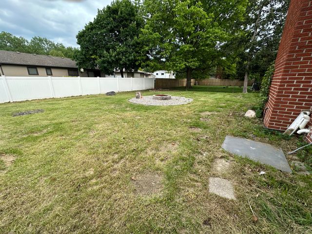 21489 Danbury Street, Woodhaven, MI 48183