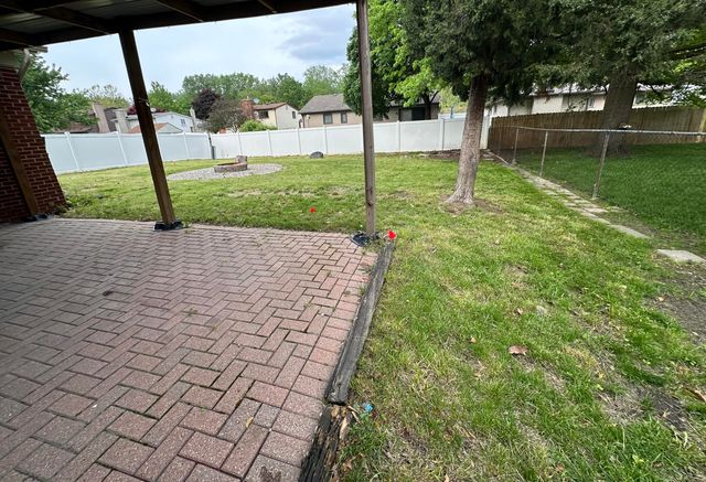21489 Danbury Street, Woodhaven, MI 48183