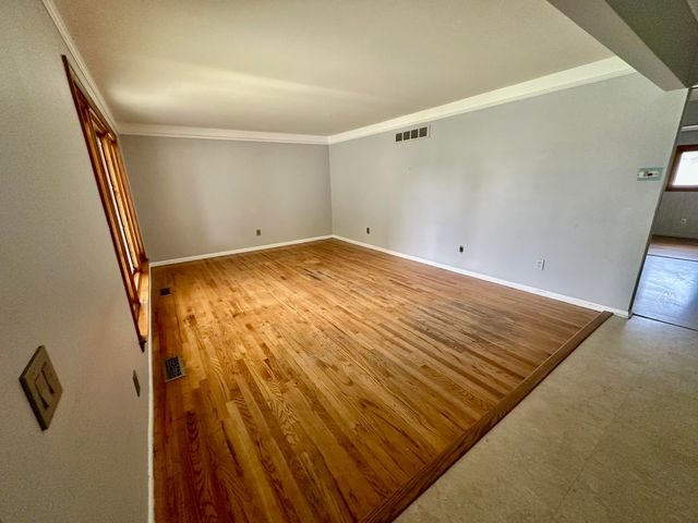 21489 Danbury Street, Woodhaven, MI 48183
