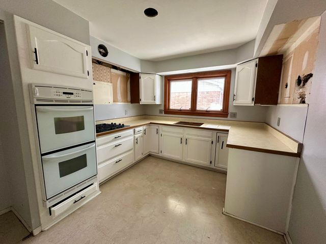 21489 Danbury Street, Woodhaven, MI 48183