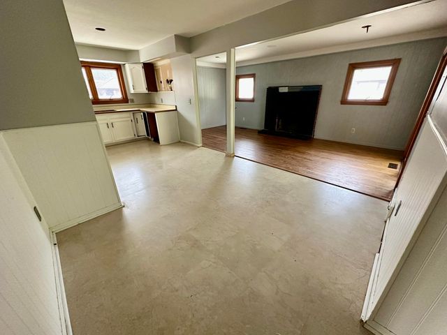 21489 Danbury Street, Woodhaven, MI 48183