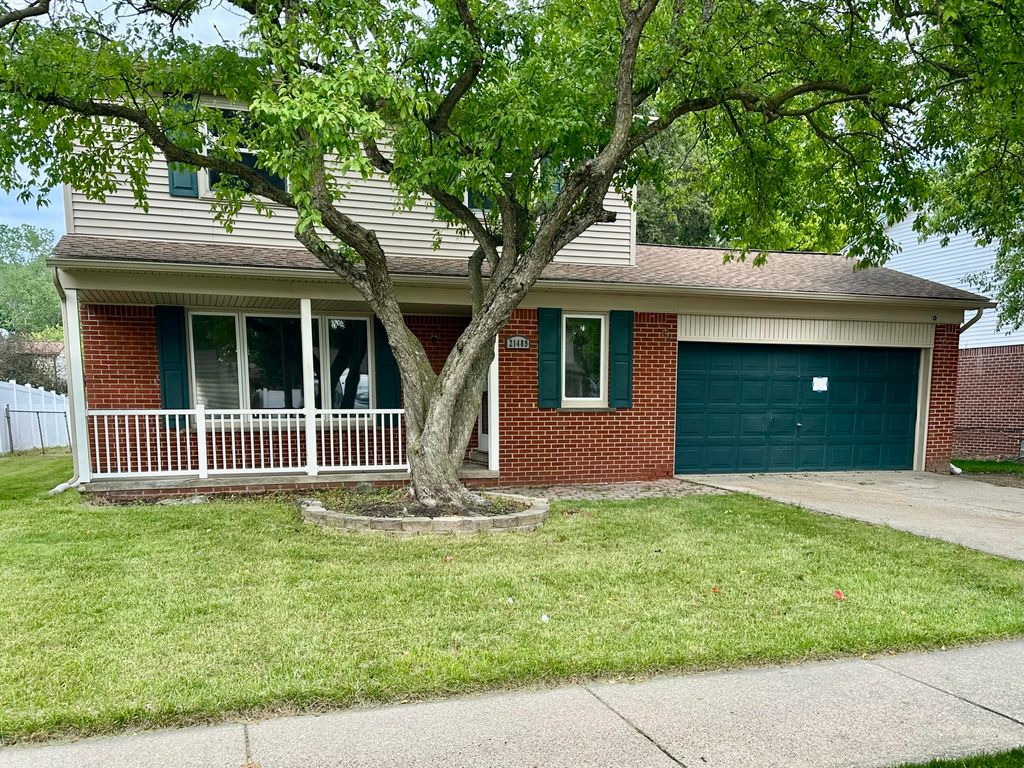 21489 Danbury Street, Woodhaven, MI 48183