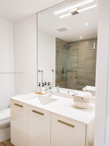 1300 Brickell Bay Dr 1806, Miami, FL 33131