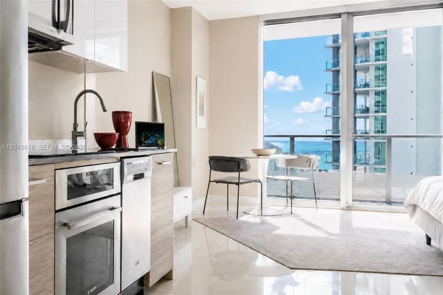 1300 Brickell Bay Dr 1806, Miami, FL 33131