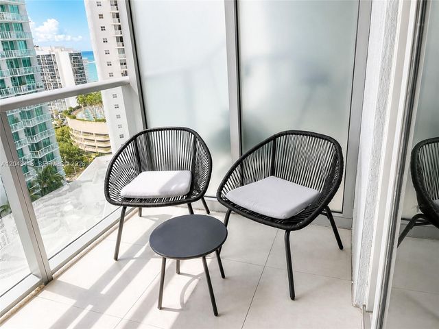 1300 Brickell Bay Dr 1806, Miami, FL 33131