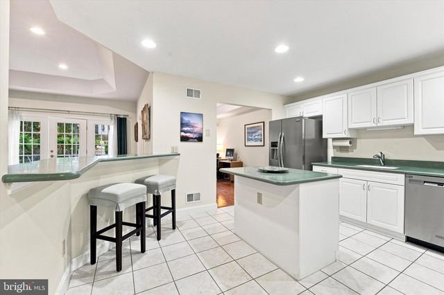 4 EMPRESS CT, Princeton, NJ 08540