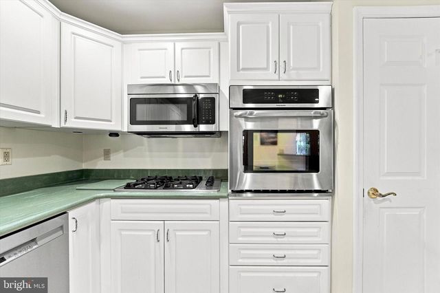 4 EMPRESS CT, Princeton, NJ 08540