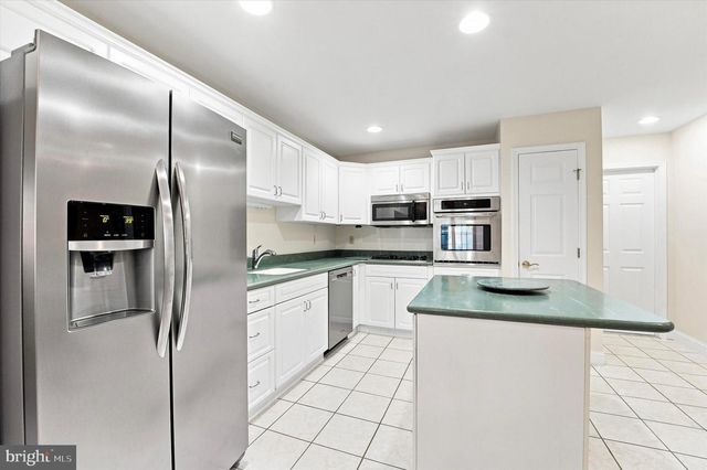 4 EMPRESS CT, Princeton, NJ 08540