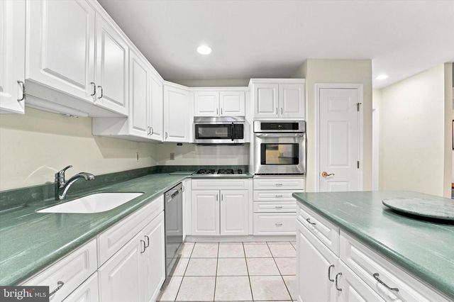 4 EMPRESS CT, Princeton, NJ 08540