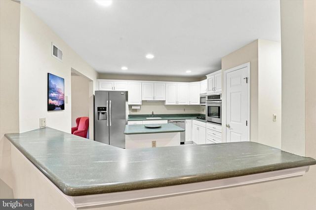 4 EMPRESS CT, Princeton, NJ 08540