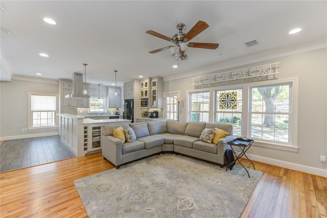 1550 Sue Barnett Drive, Houston, TX 77018