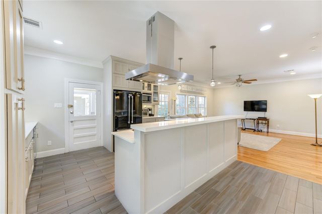 1550 Sue Barnett Drive, Houston, TX 77018
