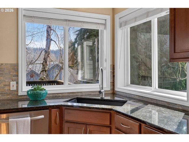 1235 11TH St, West Linn, OR 97068