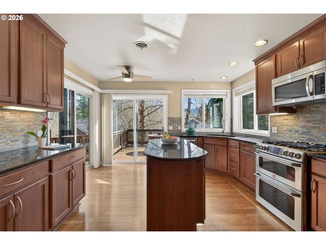 1235 11TH St, West Linn, OR 97068