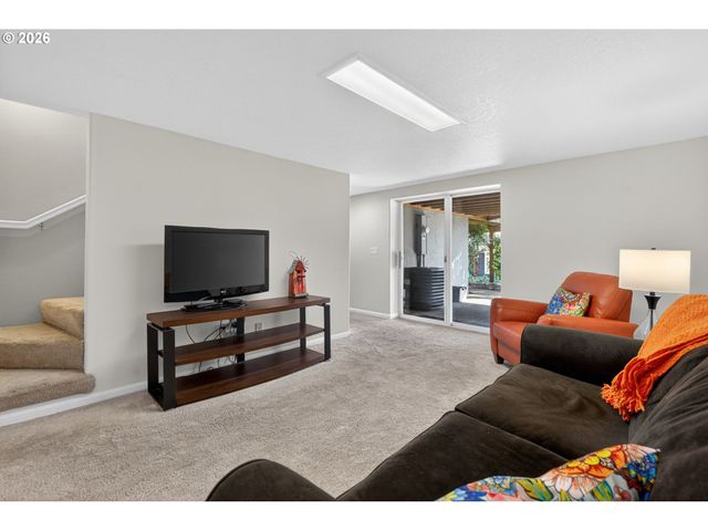 1235 11TH St, West Linn, OR 97068