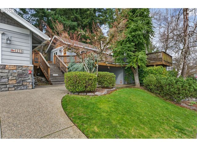 1235 11TH St, West Linn, OR 97068