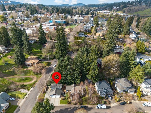 1235 11TH St, West Linn, OR 97068