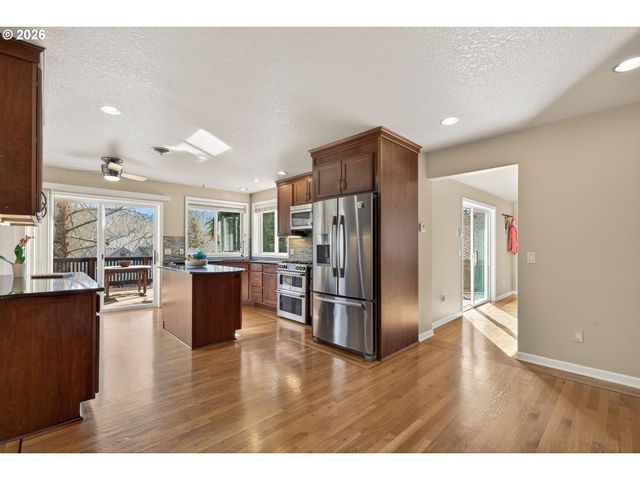 1235 11TH St, West Linn, OR 97068