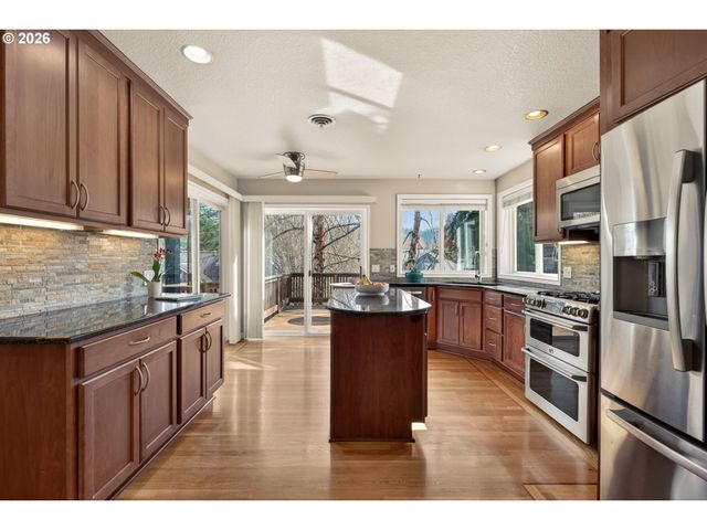 1235 11TH St, West Linn, OR 97068