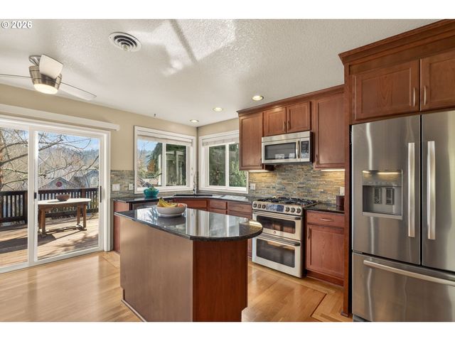 1235 11TH St, West Linn, OR 97068