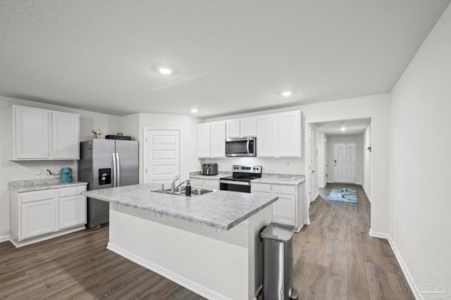 5293 Peach Dr, Pace, FL 32571