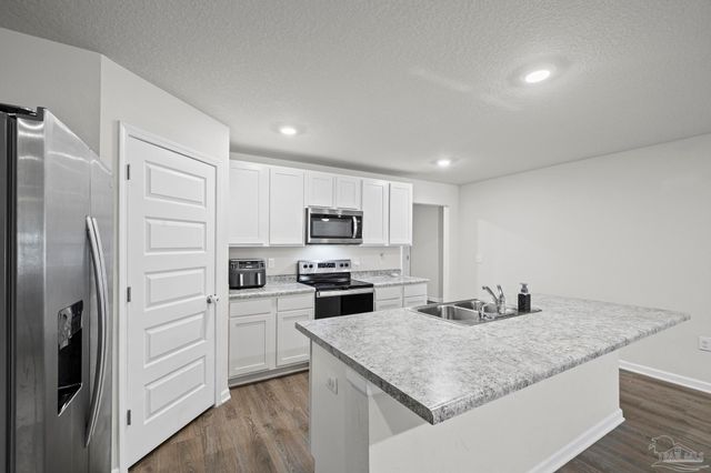 5293 Peach Dr, Pace, FL 32571