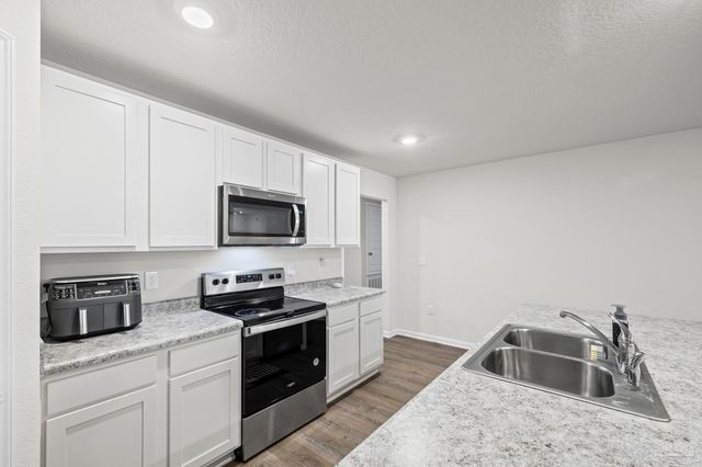 5293 Peach Dr, Pace, FL 32571