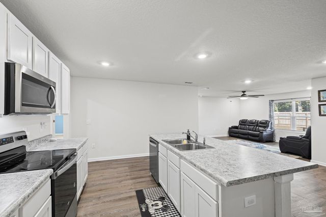 5293 Peach Dr, Pace, FL 32571