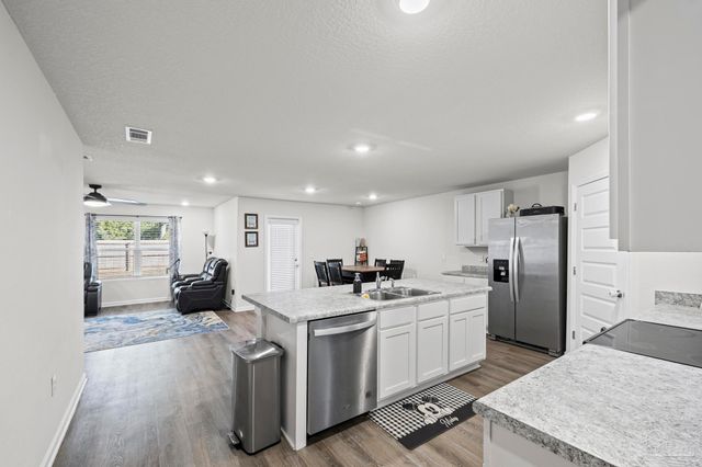 5293 Peach Dr, Pace, FL 32571