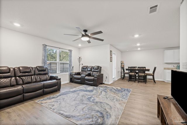 5293 Peach Dr, Pace, FL 32571