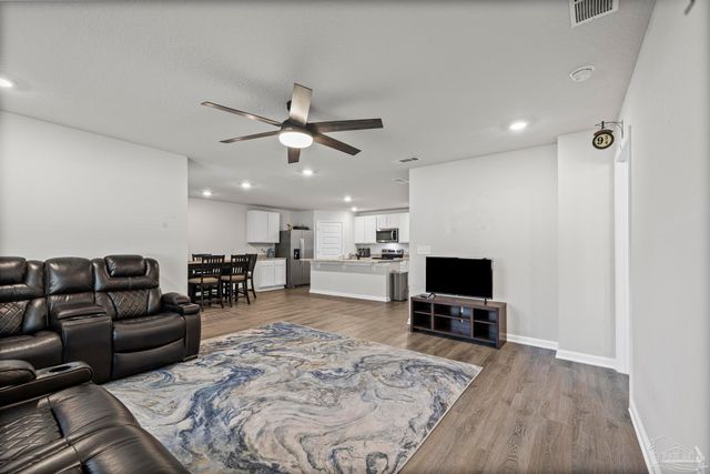 5293 Peach Dr, Pace, FL 32571