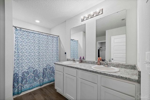 5293 Peach Dr, Pace, FL 32571