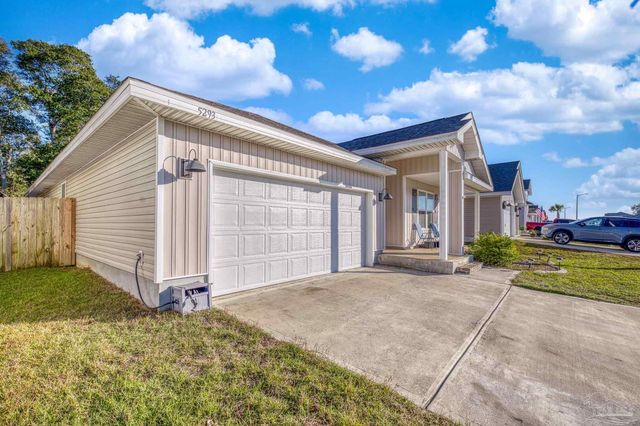 5293 Peach Dr, Pace, FL 32571