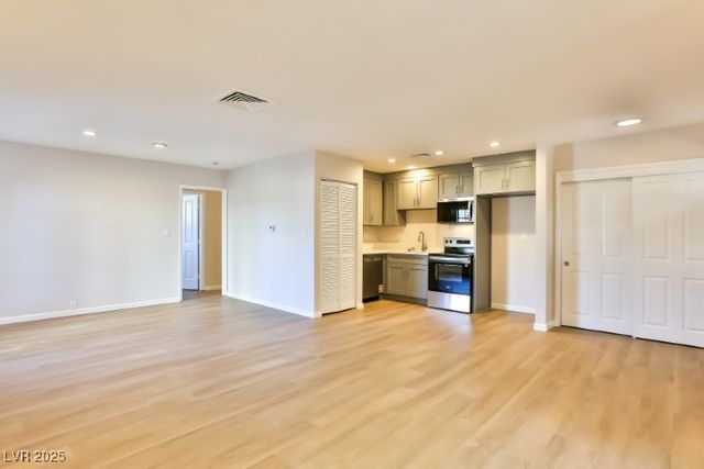 540 Tam O Shanter, Las Vegas, NV 89109