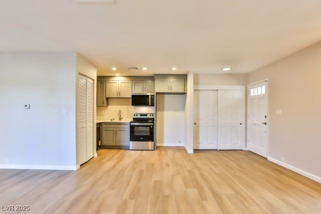 540 Tam O Shanter, Las Vegas, NV 89109