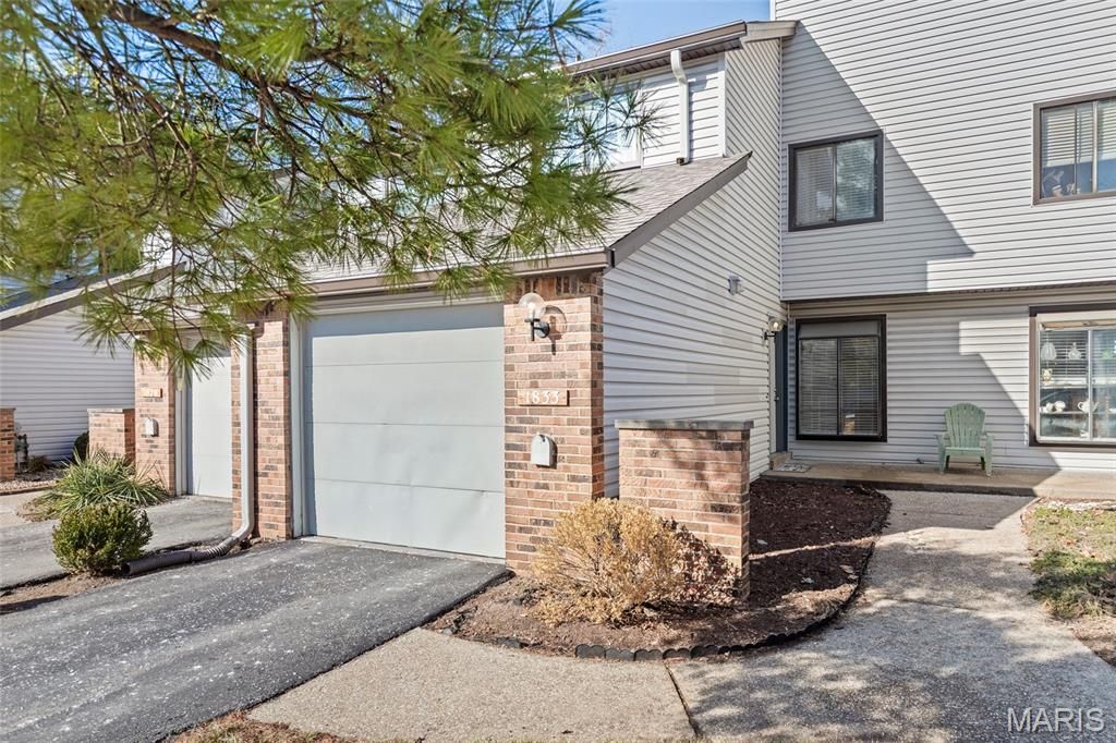 1833 Misty Moss Drive, Maryland Heights, MO 63146