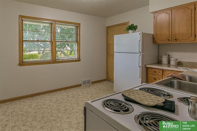 3752 S 82nd Street, Omaha, NE 68124