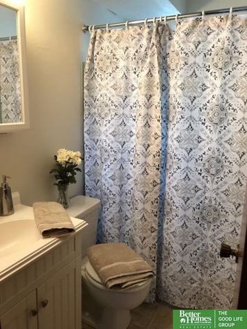 3752 S 82nd Street, Omaha, NE 68124