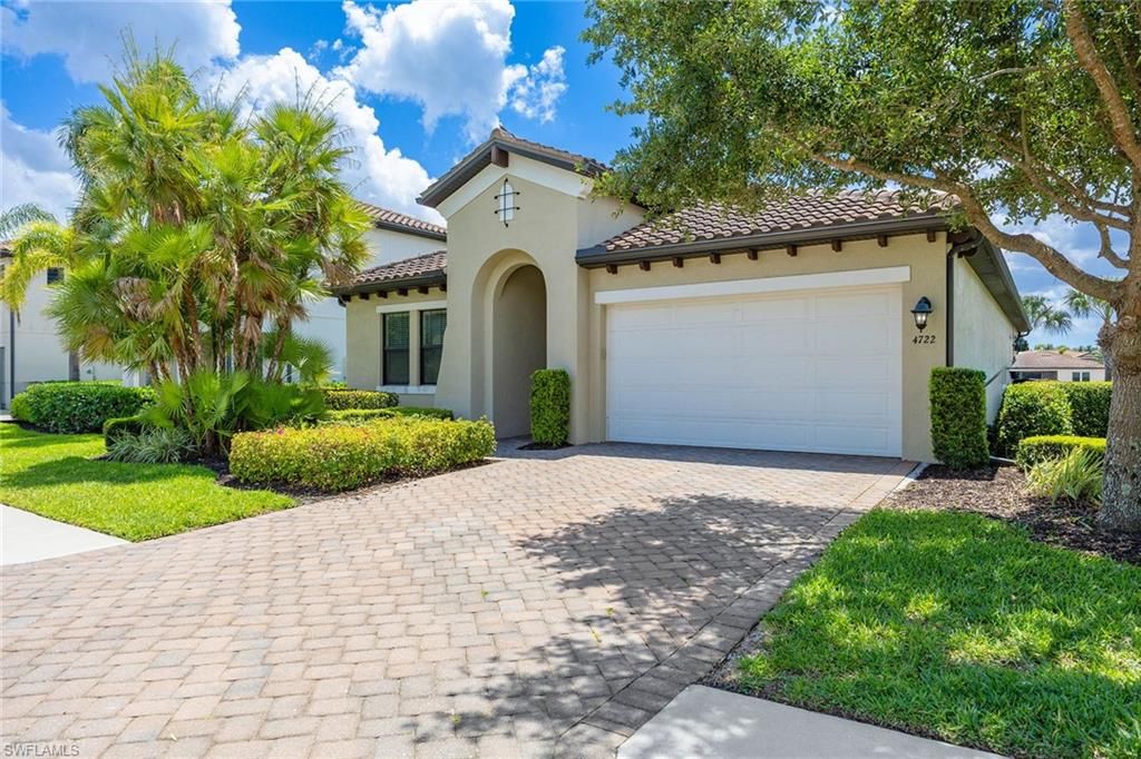 4722 Formosa DR, Naples, FL 34119