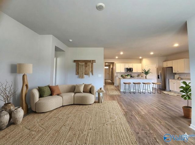 101 NE Canonbury Drive NE, New Market, AL 35761