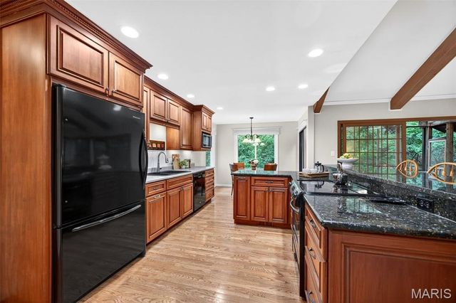 12464 Meadow Green Place, St Louis, MO 63141