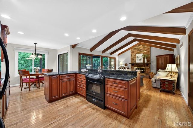 12464 Meadow Green Place, St Louis, MO 63141