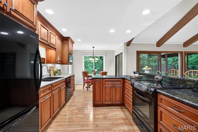 12464 Meadow Green Place, St Louis, MO 63141