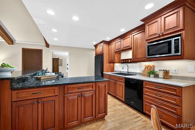 12464 Meadow Green Place, St Louis, MO 63141