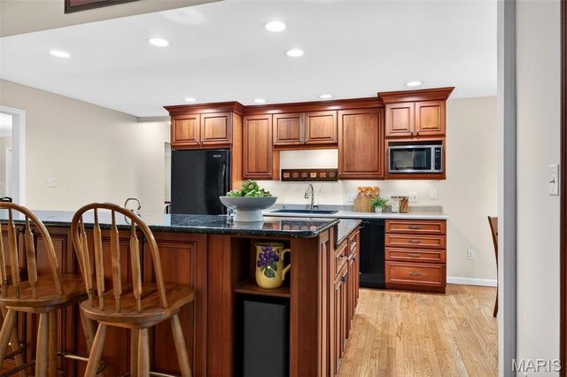 12464 Meadow Green Place, St Louis, MO 63141
