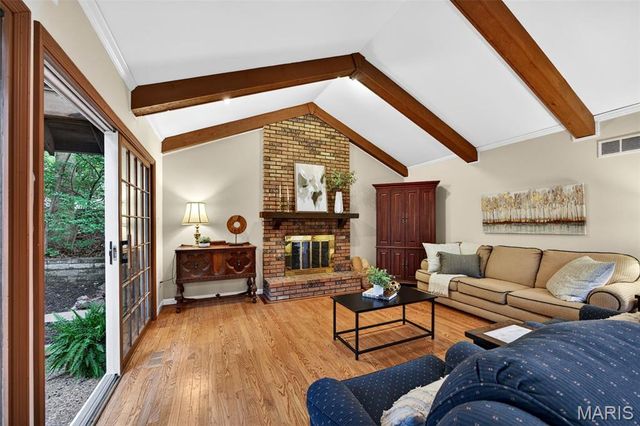 12464 Meadow Green Place, St Louis, MO 63141