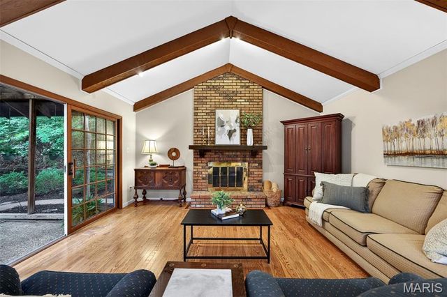 12464 Meadow Green Place, St Louis, MO 63141