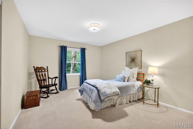 12464 Meadow Green Place, St Louis, MO 63141