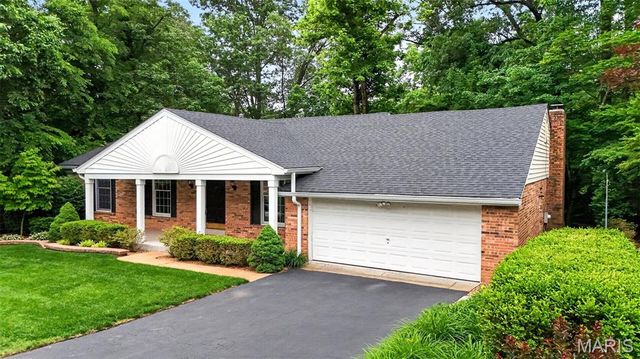 12464 Meadow Green Place, St Louis, MO 63141