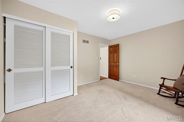 12464 Meadow Green Place, St Louis, MO 63141